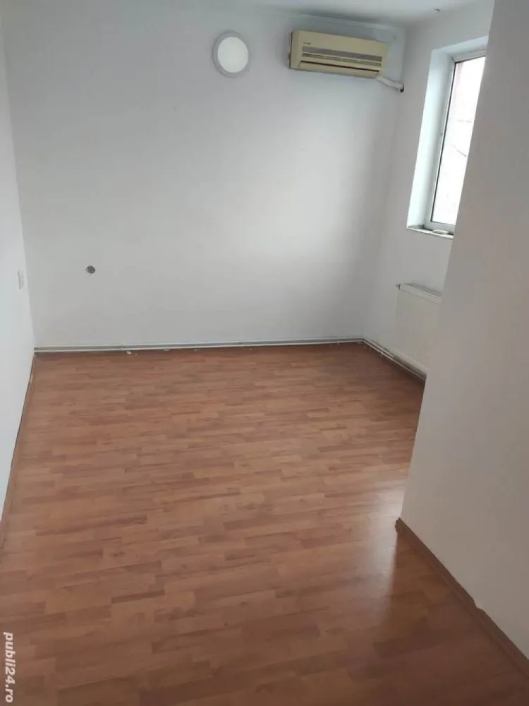 Vând casă vilă renovabilă Băneasa - Vând casă vilă renovabilă Băneasa fară curte
Wc la parter și la etaj, 3 camere la etaj, două la parter și un hol mare, scară interioară, terasă 13,89 mp. Zonă liniștită în apropierea lacului și a universității Bioterra. Aproape de autobuz.
Direct de la proprietar, exclus intermediar. Prefer contactul în scris pe whatsapp.

Amprenta la sol 89,24 mp
Demisol 17,52 mp
Suprafața desfășurată a construcției (suprafață utilă) 135,13 mp
An finalizare construcție 2000
Suprafață teren 82 mp