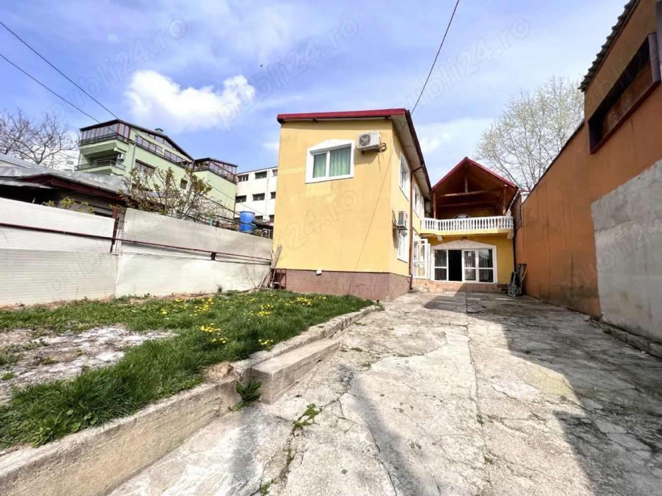 casa vila de vanzare zona mihai bravu strada nucului nr 51 - casă Mihai bravu 317M deschidere 11M ideal pentru un bloc !