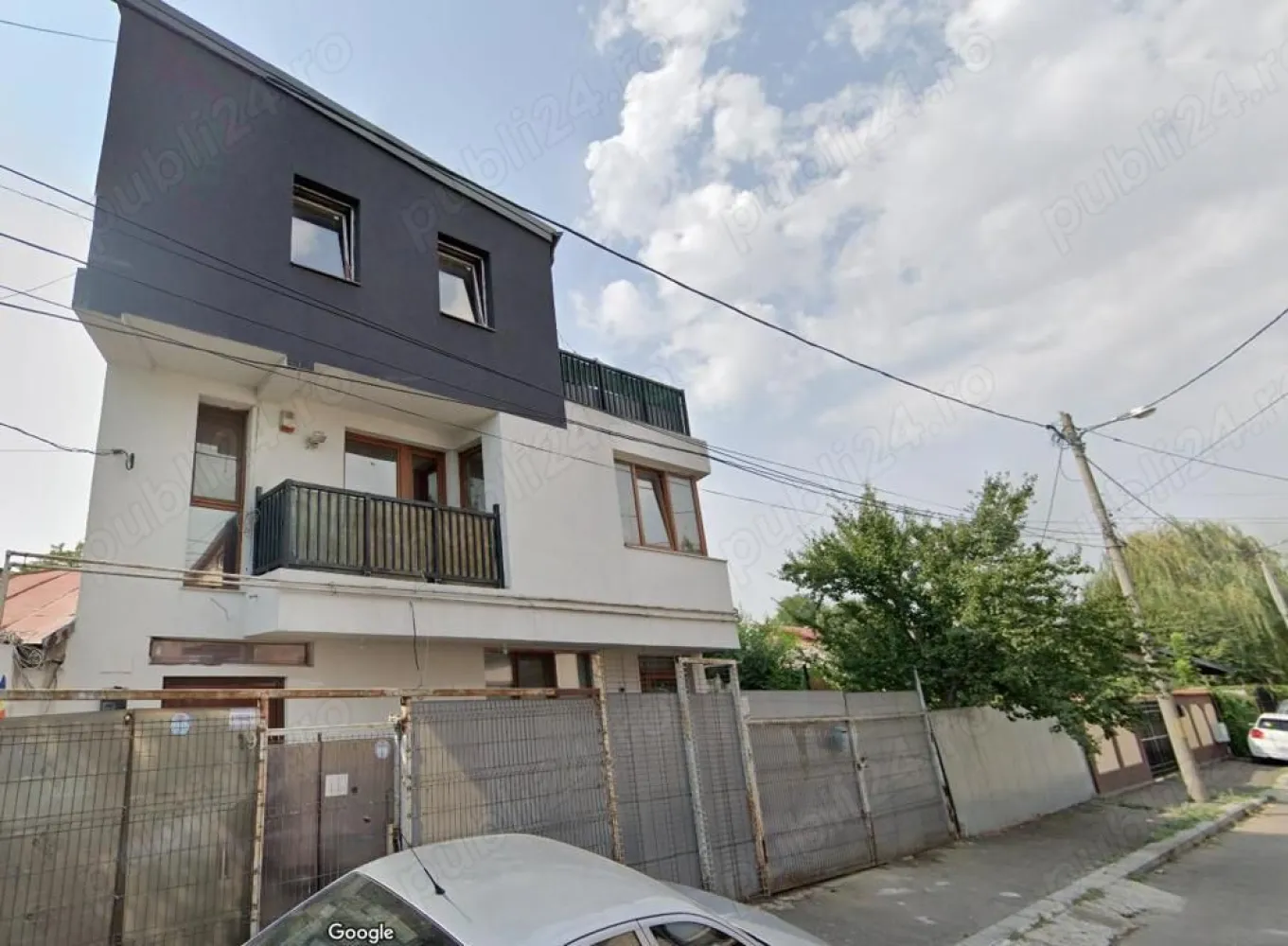 BLOC cu 3 apartamente de 2 camere si 3 garsoniere, DECOMANDATE - SE VINDE INTREGUL BLOC CARE ESTE PRETABIL A FI LOCUIT DE O FAMILIE COMPUSA DIN 3 GENERATII DEOARECE FIECARE ETAJ ARE ACCES INDEPENDENT DIN SCARA BLOCULUI

PE FIECARE ETAJ ESTE UN APARTAMENT CU 3 CAMERE, 2 BAI SI O BUCATARIE.

PARTERUL SI ETAJUL 1 SUNT FINISATE LA CHEIE SI MOBILATE SI UTILATE COMPLET IAR ETAJUL 2 ESTE LA STADIUL DE GRI.

Avem placerea sa va supunem atentiei un bloc de apartamente situat pe o strada linistita, din zona Soseaua Chitila, in imediata apropiere fata de str Mezes ( 3 minute de mers pana la mijloacele de transport in comun). Strada este lipsita de trafic auto.

Ideal afacere, se preteaza si pentru pensiune hostel azil batrani after-school gradinita.

In zona exista variate optiuni de centre comerciale, dintre care le amintim pe cele mai apropiate: Mega Image (la 5 minute), Mall Coloseum la 15 minute (de mers pe jos), Leroy Merlin etc.

In curte se pot parca 3 masini.

Se poate vinde si inchiriata, cu un contract inchis pe o perioada de 3 ani si o chirie lunara de 4.000 euro luna, avand pretul de 400.000 euro.

Imobilul a fost proiectat ca si imobil rezidential, impartit astfel:

- La parter, un apartament cu 2 camere, cu bucatarie deschisa, avand o terasa de 80mp si o garsoniera de 35 mp, cu o terasa de 15mp, ambele sunt decomandate)
- La etajul 1, 2 apartamente de 2 camere decomandate, cu o suprafata de 50mp utili fiecare, ambele avand si balcon.
- La etajul 2 sunt 2 garsoniere, cu o suprafata de 35 mp utili fiecare, plus o terasa de 52mp, care poate fi impartita in 2.

Sau poate fi compartimentat si intr-o alta varianta, dupa cum urmeaza:

-Parter: Apartament de 3 camere decomandat (89mp utili), avand 2 bai si o terasa de 120mp, in folosinta exclusiva.
- Etaj 1: Apartament de 4 camere (102 mp utili), cu 2 bai si 2 balcoane (11mp + 3mp).
Etajul 2: Apartament de 2 camere (70 mp utili), plus 52mp terasa.

Finisajele sunt de cea mai buna calitate.

Este izolata cu polistiren de 10cm.

Se poate vinde si partial (minimum 3-4 apartamente).

Accept variante imobiliare.

Acte pregatite pentru vanzare.

Pentru detalii suplimentare si programarea unei vizionari, contactati-ne la numarul din anunt!