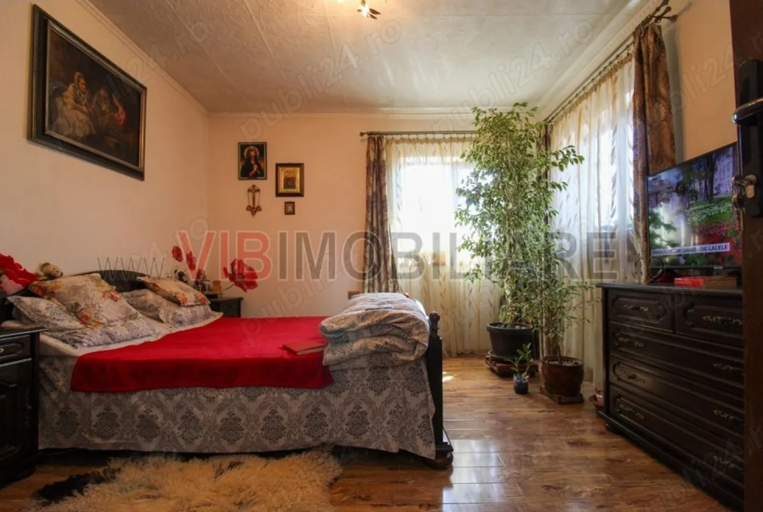 Casa de vânzare Bucureștii Noi. - Casa de vânzare parc Bazilescu, piața 16 februarie. 4camere baie bucătărie, garaj. Locuri de parcare.