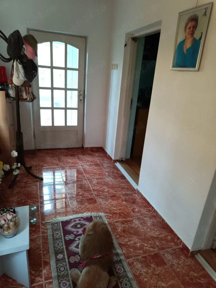 280 mp,cart.23+teren total 273mp,P+E,,mobilat(ne)toate facilit - P+E, din 2005-2007,preț discutabil 1200E mp,zona parc Gării Catelu4 locuri parcare,centrala Motan +13 calorifere