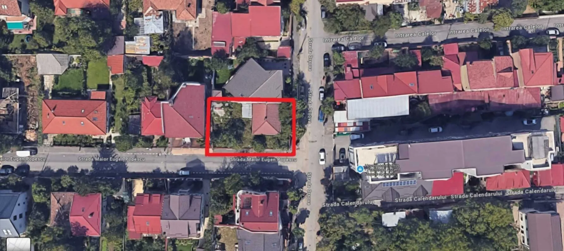 OPORTUNITATE - PROPRIETAR - casa si teren str. Orsova nr 125, sector 6 - OPORTUNITATE - CASA SI TEREN DE VANZARE DIRECT DE LA PROPRIETAR PE STRADA ORSOVA NR 125, SECTOR 6, BUCURESTI.

Terenul are 409 mp si dispune de doua deschideri la strada, respectiv la strada Orsova 14.65 metri si la strada Mr. Popescu Eugen de 25.39 metri imprejmuit cu gard de beton.

Pe teren exista doua constructii:

- casa de caramida cu suprafata construita de 115 mp, respectiv 95 metri utili ce include si pivnita.
- constructie tip magazie de 21 mp

Casa este construita din caramida, cu fundatie (vizibila din pivnita) si este reabilitata acum ~10 ani, respectiv izolata cu polistiren, geamuri termopane, acoperis nou cu tigla metalica (tabla tip lindab) si centrala termica cu calorifere si instalatie de cupru.

In prezent casa necesita renovare la interior.

Video real cu terenul si casa:

www.youtube.com/watch?v=_labesg0Cx8

Pretul proprietatii este de 230 mii euro si nu este negociabil.
Evaluare de catre expert imobiliar la starea actuala, teren + casa = 250 mii euro.

NU COLABOREZ CU AGENTII IMOBILIARE SAU CU FIRME DE PROMOVARE!!!
