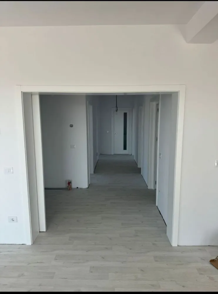 Vând casă Rediu langa padure - Casa independenta energetic, construcție an 2024, cărămidă, suprafață teren 1170mp, langa padure, fara posibilitatea de a apărea alte construcții, cu un View superb.
- suprafață teren -1170mp
- suprafață constr. - 250mp
- suprafață utilă cu terasa- 187mp
- sup utilă casa 120mp, terasa 37mp, garaj 30 mp
- living, 3 dormitoare, bucătărie, 2 bai , 1 dressing
- panouri fotovoltaice 10kw trifazat
- pompa căldură
- put forat 
- fosa septica
- încălzire în pardoseală
- bai, terasa, etc - travertin
- tâmplărie salamander
- șemineu
- uși interior lemn
- termosistem 10cm
- casa se vinde cu curtea amenajata
Motivul vânzării - relocare la București 
Pentru detalii 07******21
