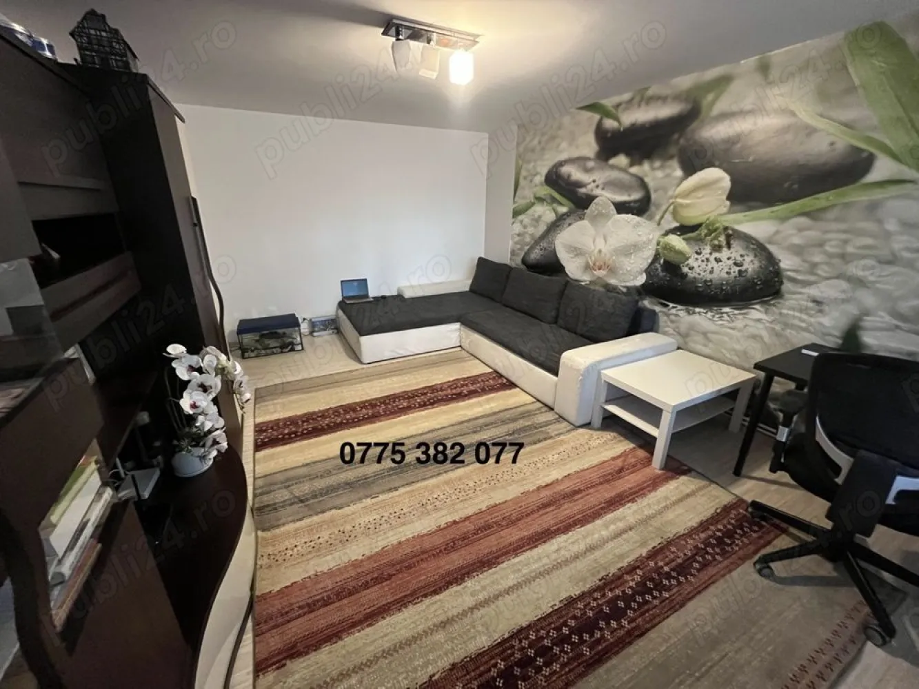 Apartament 4 camere Pridvorului langa parc, 97mp, 2 bai centrala 2 locuri parcare, izolat termic - Se vinde un apartament spatios cu 4 camere, decomandat, situat într-un bloc construit în 1987, cu o suprafață totală de 97 mp, inclusiv balconul închis.

Apartamentul are două băi: una dotată cu cadă și alta cu duș. Este izolat termic cu polistiren grafitat și a trecut printr-un proces de renovare completa în urmă cu 9 ani, când s-au schimbat instalatia electrică și țevile. Dispune de centrală individuală pe gaz Viessmann și un aer condiționat aproape nou, masina de spalat Samsung, masina de spalat vase, frigider.

Situat într-o locație de vis, alăturat parcului Lumea Copiilor, beneficiază de un mediu liniștit, înconjurat de multă verdeață și copaci. Vis-a-vis de bloc este o intrare secundară în parc, la 5 minute distanță de Sun Plaza și în imediata apropiere a Deltei Vacărești (Str. Pridvorului nr. 19).

Sunt disponibile două locuri de parcare la primărie, precum și un spațiu destinat depozitării bicicletelor în uscătoria scării. În plus, apartamentul dispune si de o boxă.

Scara blocului este curată și are vecini civilizați. Apartamentul se vinde mobilat și utilat, motivul vânzării fiind construirea unei case în apropiere.

Colaborez cu agentii doar in limita a 2000 euro.