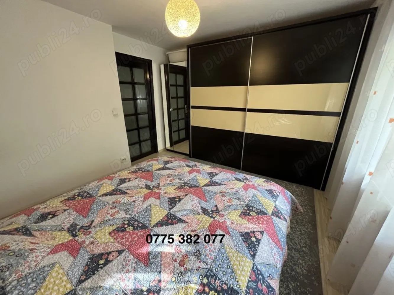Apartament 4 camere Pridvorului langa parc, 97mp, 2 bai centrala 2 locuri parcare, izolat termic - Se vinde un apartament spatios cu 4 camere, decomandat, situat într-un bloc construit în 1987, cu o suprafață totală de 97 mp, inclusiv balconul închis.

Apartamentul are două băi: una dotată cu cadă și alta cu duș. Este izolat termic cu polistiren grafitat și a trecut printr-un proces de renovare completa în urmă cu 9 ani, când s-au schimbat instalatia electrică și țevile. Dispune de centrală individuală pe gaz Viessmann și un aer condiționat aproape nou, masina de spalat Samsung, masina de spalat vase, frigider.

Situat într-o locație de vis, alăturat parcului Lumea Copiilor, beneficiază de un mediu liniștit, înconjurat de multă verdeață și copaci. Vis-a-vis de bloc este o intrare secundară în parc, la 5 minute distanță de Sun Plaza și în imediata apropiere a Deltei Vacărești (Str. Pridvorului nr. 19).

Sunt disponibile două locuri de parcare la primărie, precum și un spațiu destinat depozitării bicicletelor în uscătoria scării. În plus, apartamentul dispune si de o boxă.

Scara blocului este curată și are vecini civilizați. Apartamentul se vinde mobilat și utilat, motivul vânzării fiind construirea unei case în apropiere.

Colaborez cu agentii doar in limita a 2000 euro.