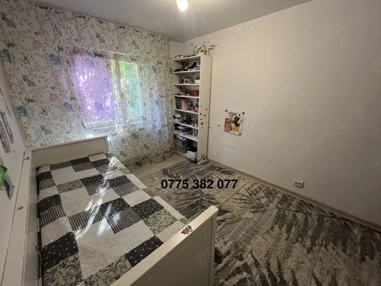 Apartament 4 camere Pridvorului langa parc, 97mp, 2 bai centrala 2 locuri parcare, izolat termic - Se vinde un apartament spatios cu 4 camere, decomandat, situat într-un bloc construit în 1987, cu o suprafață totală de 97 mp, inclusiv balconul închis.

Apartamentul are două băi: una dotată cu cadă și alta cu duș. Este izolat termic cu polistiren grafitat și a trecut printr-un proces de renovare completa în urmă cu 9 ani, când s-au schimbat instalatia electrică și țevile. Dispune de centrală individuală pe gaz Viessmann și un aer condiționat aproape nou, masina de spalat Samsung, masina de spalat vase, frigider.

Situat într-o locație de vis, alăturat parcului Lumea Copiilor, beneficiază de un mediu liniștit, înconjurat de multă verdeață și copaci. Vis-a-vis de bloc este o intrare secundară în parc, la 5 minute distanță de Sun Plaza și în imediata apropiere a Deltei Vacărești (Str. Pridvorului nr. 19).

Sunt disponibile două locuri de parcare la primărie, precum și un spațiu destinat depozitării bicicletelor în uscătoria scării. În plus, apartamentul dispune si de o boxă.

Scara blocului este curată și are vecini civilizați. Apartamentul se vinde mobilat și utilat, motivul vânzării fiind construirea unei case în apropiere.

Colaborez cu agentii doar in limita a 2000 euro.