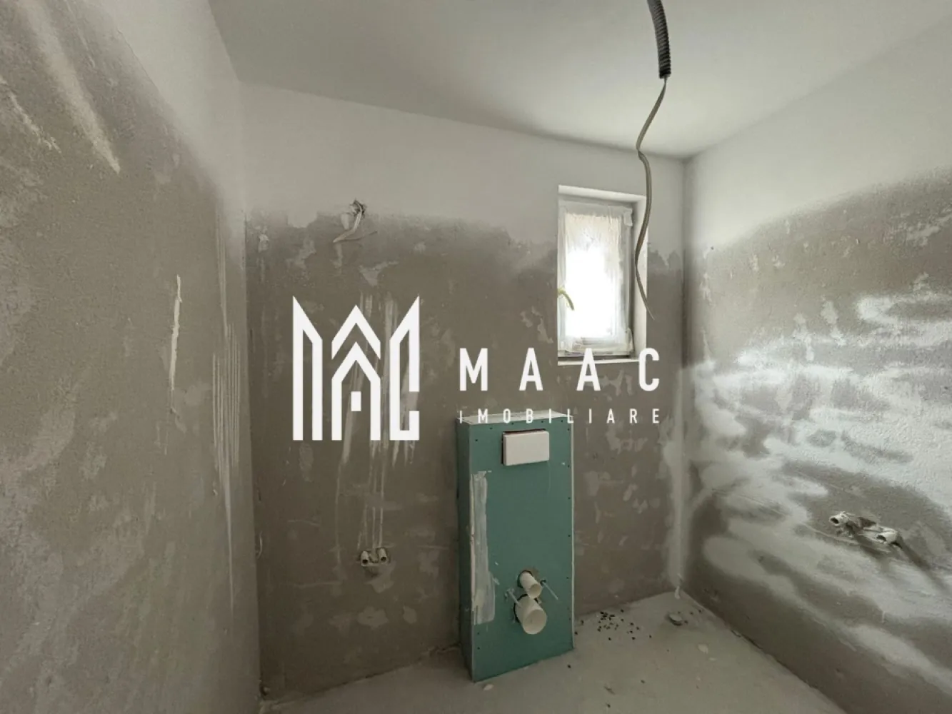 Casa Quadruplex | 110MPU | Curte 60MP | 4 Camere - MAAC Imobiliare vă propune spre vânzare o casa de tip quadruplex aflata in Cartierul Arhitectiilor .

Locuinta are o suprafata utila de 110 mp si este compartimentata astfel:
Living cu spatiu pentru luat masa,
Bucatarie inchisa,
3 dormitoare spatioase,
2 bai cu geam de aerisire.
Centrala proprie,incalzire in pardoseala.
2 Locuri de parcare.
Beneficiaza de o curte libera de 60 mp.
Casa se vinde la alb cu posibilitate de colaborare cu o echipa specializata in finisare.

In apropiere, ca si puncte de interes: magazine ( Profi, Lidl, Kaufland), statii pentru transportul in comun, parc amenajat pentru copii.

Pentru mai multe detalii precizati telefonic ca ati vazut anuntul cu ID: CP2778772