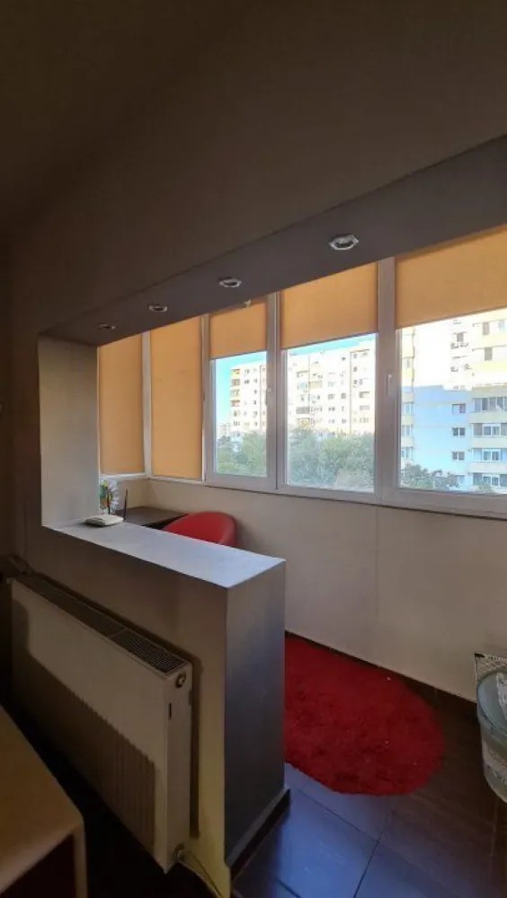 Bdul Chişinău la 10 min de Mega Mall - Apartament 2 camere, complet mobilat şi utilat, renovat recent, staţie tramvai şi autobuz in fata blocului, metrou la doua staţii distanta spre Titan si 3 staţii spre Iancului. Foarte aproape de Mega Mall si stadionul Lia Manoliu. Piata Delfinului la doar 10 minute de mers pe jos. In imediata apropiere se găsesc numeroase magazine ( piata, supermarket, farmacii, cofetărie). Vecini prietenoşi si liniştiţi.

Se percepe o luna chirie + încă o luna de chirie garanţie.
