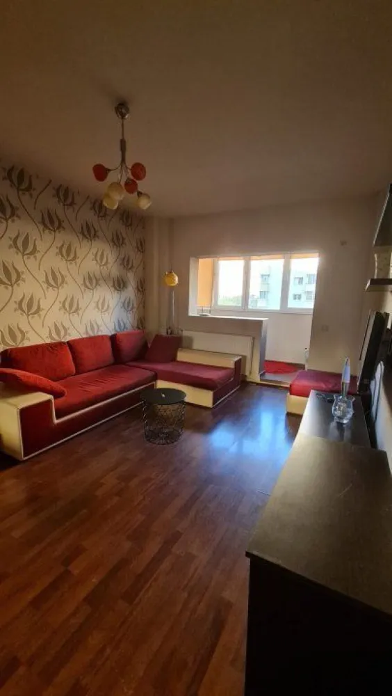 Bdul Chişinău la 10 min de Mega Mall - Apartament 2 camere, complet mobilat şi utilat, renovat recent, staţie tramvai şi autobuz in fata blocului, metrou la doua staţii distanta spre Titan si 3 staţii spre Iancului. Foarte aproape de Mega Mall si stadionul Lia Manoliu. Piata Delfinului la doar 10 minute de mers pe jos. In imediata apropiere se găsesc numeroase magazine ( piata, supermarket, farmacii, cofetărie). Vecini prietenoşi si liniştiţi.

Se percepe o luna chirie + încă o luna de chirie garanţie.