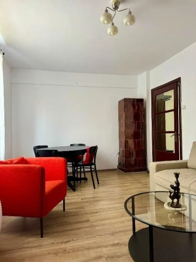 Apartament de închiriat în Floreasca: 2 Camere, 51mp, Mobilat şi Utilat Modern - Te invităm să descoperi un apartament modern şi cochet de 2 camere, cu o suprafaţă de 51,80 mp, situat într-o zonă exclusivistă din Floreasca. Apartamentul este complet mobilat şi utilat modern, oferind un ambient confortabil şi funcţional.
Caracteristici principale:
- Amenajare interioară contemporană, cu finisaje de calitate
- Bucătărie complet mobilată şi echipată cu aragaz, cuptor, frigider, maşină de spălat, espressor
- Dormitor şi living spaţios, proiectate pentru confort maxim
- Baie modernă
- Centrală proprie pentru încălzire şi apă caldă
- Balcon spaţios, amenajat perfect pentru momentele de relaxare
- Localizare centrală şi liniştită, cu acces facil la mijloace de transport în comun, parcuri, restaurante, supermarketuri şi zone comerciale
Acest apartament este ideal pentru cei care caută un spaţiu modern şi bine întreţinut, cu o amplasare ideală în zona de nord a Capitalei. 
Pentru mai multe detalii sau pentru a stabili o vizionare, vă rugăm să ne contactaţi.