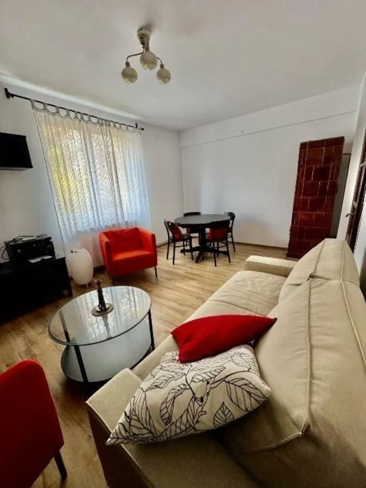 Apartament de închiriat în Floreasca: 2 Camere, 51mp, Mobilat şi Utilat Modern - Te invităm să descoperi un apartament modern şi cochet de 2 camere, cu o suprafaţă de 51,80 mp, situat într-o zonă exclusivistă din Floreasca. Apartamentul este complet mobilat şi utilat modern, oferind un ambient confortabil şi funcţional.
Caracteristici principale:
- Amenajare interioară contemporană, cu finisaje de calitate
- Bucătărie complet mobilată şi echipată cu aragaz, cuptor, frigider, maşină de spălat, espressor
- Dormitor şi living spaţios, proiectate pentru confort maxim
- Baie modernă
- Centrală proprie pentru încălzire şi apă caldă
- Balcon spaţios, amenajat perfect pentru momentele de relaxare
- Localizare centrală şi liniştită, cu acces facil la mijloace de transport în comun, parcuri, restaurante, supermarketuri şi zone comerciale
Acest apartament este ideal pentru cei care caută un spaţiu modern şi bine întreţinut, cu o amplasare ideală în zona de nord a Capitalei. 
Pentru mai multe detalii sau pentru a stabili o vizionare, vă rugăm să ne contactaţi.
