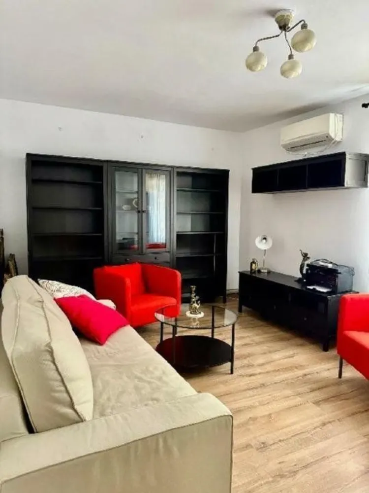 Apartament de închiriat în Floreasca: 2 Camere, 51mp, Mobilat şi Utilat Modern - Te invităm să descoperi un apartament modern şi cochet de 2 camere, cu o suprafaţă de 51,80 mp, situat într-o zonă exclusivistă din Floreasca. Apartamentul este complet mobilat şi utilat modern, oferind un ambient confortabil şi funcţional.
Caracteristici principale:
- Amenajare interioară contemporană, cu finisaje de calitate
- Bucătărie complet mobilată şi echipată cu aragaz, cuptor, frigider, maşină de spălat, espressor
- Dormitor şi living spaţios, proiectate pentru confort maxim
- Baie modernă
- Centrală proprie pentru încălzire şi apă caldă
- Balcon spaţios, amenajat perfect pentru momentele de relaxare
- Localizare centrală şi liniştită, cu acces facil la mijloace de transport în comun, parcuri, restaurante, supermarketuri şi zone comerciale
Acest apartament este ideal pentru cei care caută un spaţiu modern şi bine întreţinut, cu o amplasare ideală în zona de nord a Capitalei. 
Pentru mai multe detalii sau pentru a stabili o vizionare, vă rugăm să ne contactaţi.
