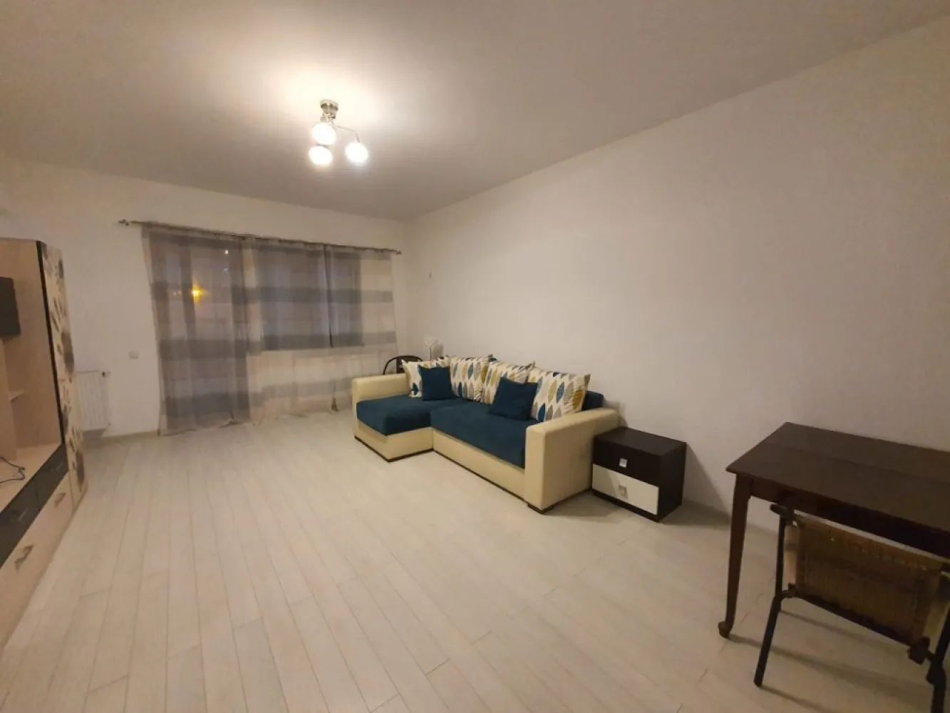 Inchiriere apartament 2 camere metrou Pacii Lidl Kaufland - Inchiriere pe termen lung apartament metrou Pacii, bloc 2017, 2 camere + balcon, parter, spatios.
Se elibereaza de la 1 Decembrie.