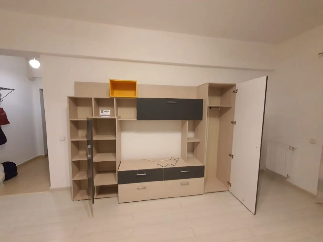Inchiriere apartament 2 camere metrou Pacii Lidl Kaufland - Inchiriere pe termen lung apartament metrou Pacii, bloc 2017, 2 camere + balcon, parter, spatios.
Se elibereaza de la 1 Decembrie.