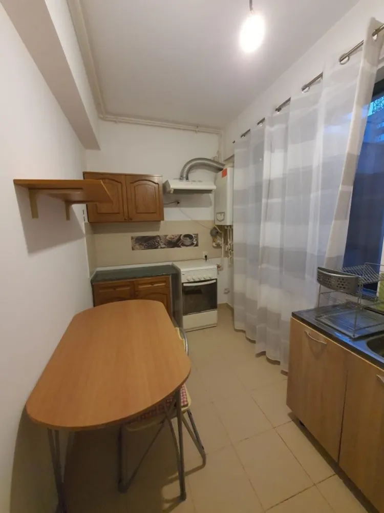 Inchiriere apartament 2 camere metrou Pacii Lidl Kaufland - Inchiriere pe termen lung apartament metrou Pacii, bloc 2017, 2 camere + balcon, parter, spatios.
Se elibereaza de la 1 Decembrie.