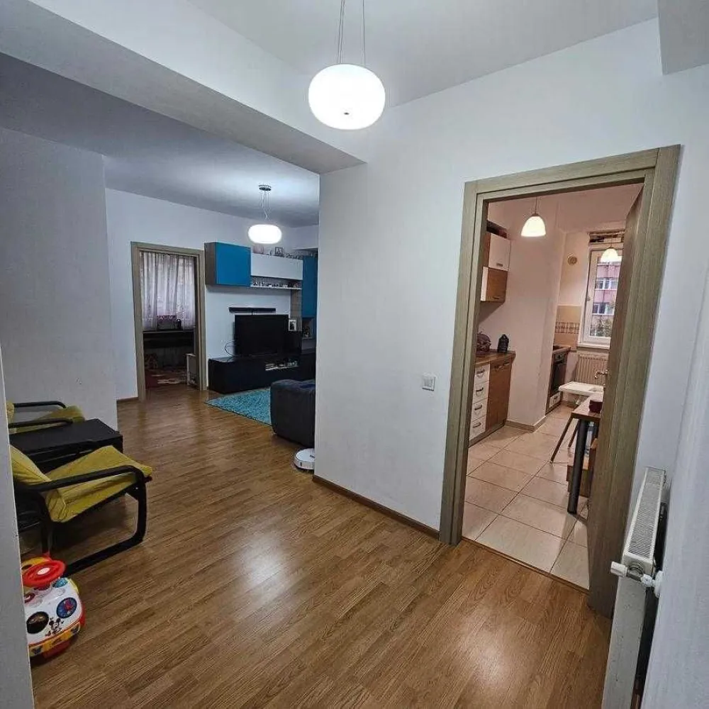 Apartament 3 cam | 13 Septembrie | Parcare -2 | M Academia Militara - W.O.L.V. German Services va propune spre achizitionare un apartament de 3 camere in zona 13 Septembrie. Proprietatea face parte dintr-un ansamblu rezidential construit in anul 2016. Ansamblul rezidential este aproape de statia de metrou Academia militara ( aprox. 10 min de mers pe jos ). Blocul beneficiaza de paza permanenta, sistem de supraveghere video, 2 lifturi care coboara pana in parcarea subterana, servicii de administrare si curatenie, adapost ALA.

Apartamentul este situat la etajul 2 din 13 si este pozitionat spre o zona linistita. Apartamentul are centrala proprie, sistem de aer conditionat. In ceea ce priveste finisajele: Compartimentare din caramida, usi Pinum, grupruri sanitare Roca, parchet, usa metalica etc.

Apartamentul se vinde utilat si mobiliat.

In acest pret intra si locul de parcare de la -2 unde aveti posibilitatea sa creati si un mic spatiu de depozitarea, deoarece locul de parcare este foarte generos.

Proprietarul detin si un loc exterior de la ADP si aveti posibilitatea sa-l preluati si pe acela.

Pentru mai multe detalii nu ezitati sa ne contactati.