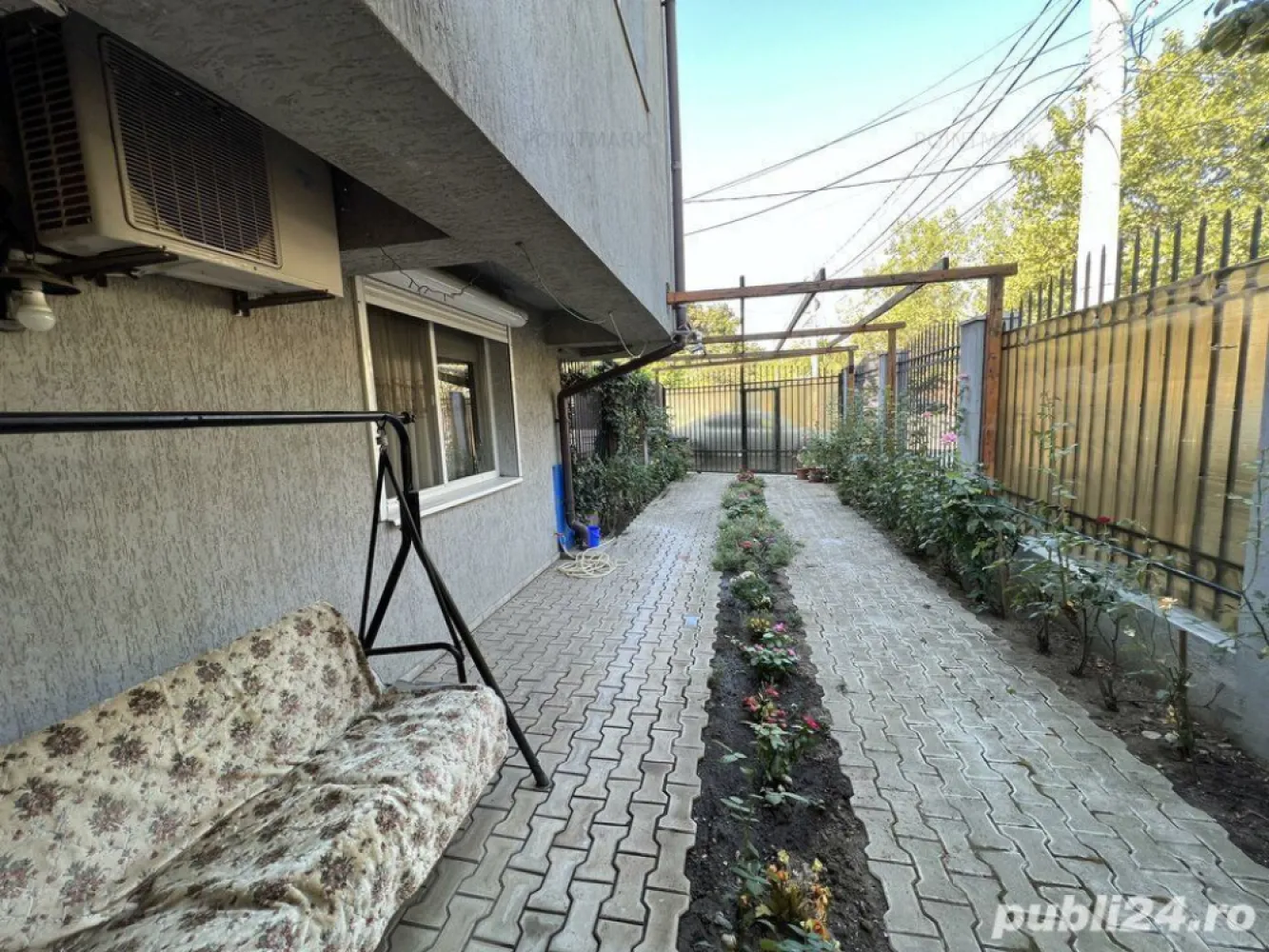 3 CAMERE Poligrafiei Jiului bloc 2006 - Particular va propune spre achizitie un apartament cu 3 camere situat in apropierea intersectiei dintre Bd Poligrafiei si Str Jiului intr-un bloc cu regim de inaltime P+3 etaje construit in anul 2006.
Apartamentul este pozitionat la parterul imobilului si dispune de o curte in proprietate in suprafata de 66mp. Dispune de urmatoarele finisaje:
-centrala pe gaz Wiessmann
-tamplarie cu geamuri termopan
-gresie+faianta
-parchet
Blocul este anvelopat termic.
Actele de proprietate sunt complete.

tel: