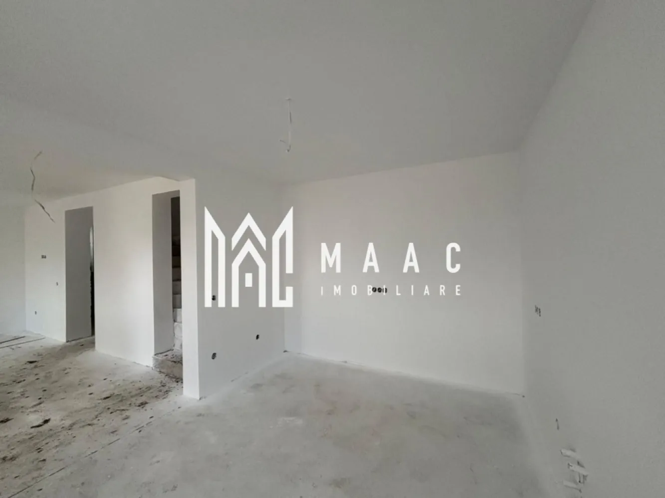 Casa Quadruplex | 2 Locuri de parcare | Curte 170MP | Balcon - MAAC Imobiliare vă propune spre vânzare o casa de tip quadruplex aflata in Cartierul Arhitectilor .

Locuinta are o suprafata utila de 82 mp si este compartimentata astfel:
Lliving cu bucatarie,
2 dormitoare,
Baie cu geam de aerisire.
Centrala proprie.
Incalzire in pardoseala.
Beneficiaza de o curte libera de 170 mp.
2 locuri de parcare.
Casa se vinde la alb cu posibilitate de colaborare cu o echipa specializata in finisare.

In apropiere, ca si puncte de interes: Magazine ( Profi, Lidl, Kaufland), statii pentru transportul in comun, parc amenajat pentru copii de toate varstele.

Pentru mai multe detalii precizati telefonic ca ati vazut anuntul cu ID: CP2778766