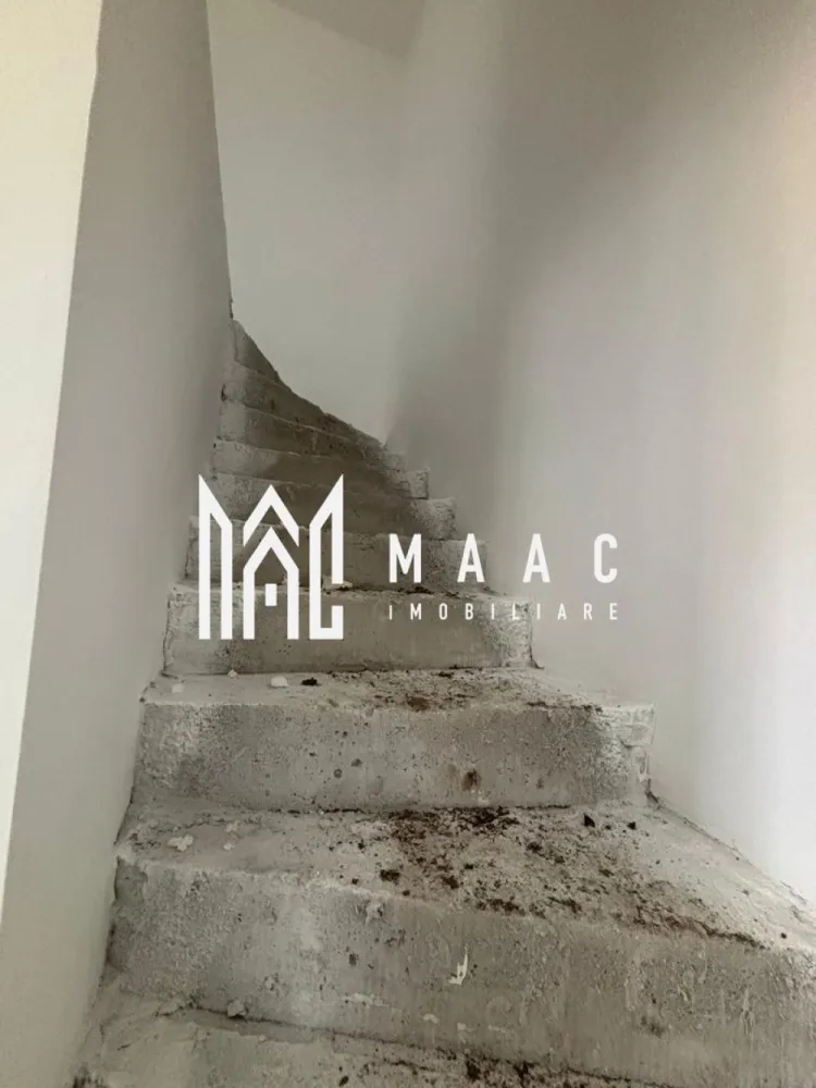 Casa Quadruplex | 2 Locuri de parcare | Curte 170MP | Balcon - MAAC Imobiliare vă propune spre vânzare o casa de tip quadruplex aflata in Cartierul Arhitectilor .

Locuinta are o suprafata utila de 82 mp si este compartimentata astfel:
Lliving cu bucatarie,
2 dormitoare,
Baie cu geam de aerisire.
Centrala proprie.
Incalzire in pardoseala.
Beneficiaza de o curte libera de 170 mp.
2 locuri de parcare.
Casa se vinde la alb cu posibilitate de colaborare cu o echipa specializata in finisare.

In apropiere, ca si puncte de interes: Magazine ( Profi, Lidl, Kaufland), statii pentru transportul in comun, parc amenajat pentru copii de toate varstele.

Pentru mai multe detalii precizati telefonic ca ati vazut anuntul cu ID: CP2778766