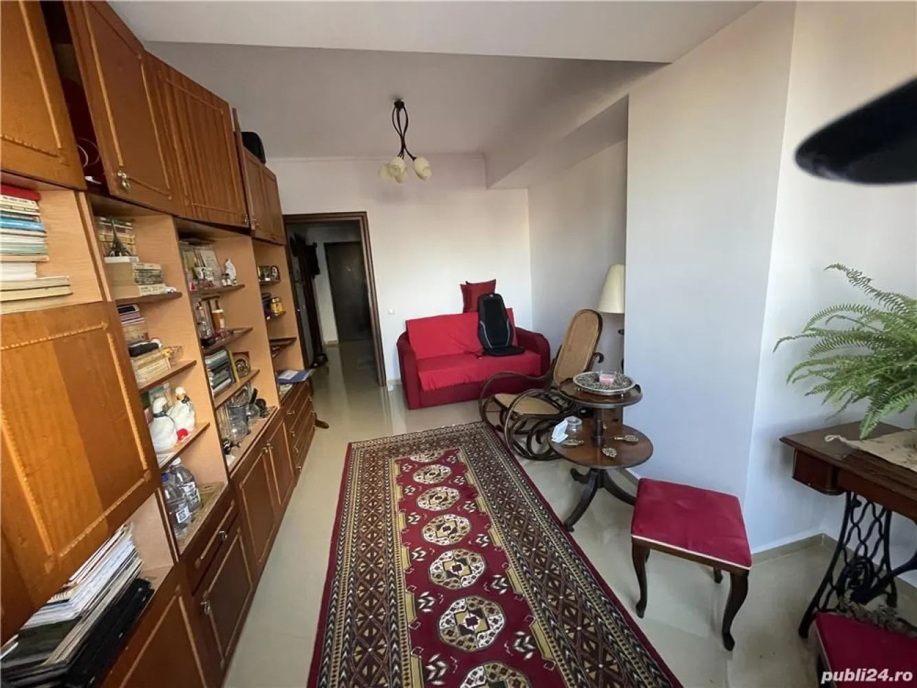 Vand Apartament Lux Dorobanti exclus agenti - Vand apartament lux , zona Dorobanti:

Living 44 mp
Dormitor 26 mp
Dormitor 16 mp
Bucatarie 15 mp
Vestibul 11 mp
Spatiu depozitare 7 mp
Baie jacuzzi 6 mp
Baie dus dublu 5 mp
Camara 2 mp
Se poate separa in doua apartamente cu acces și utilități diferite. 2 centrale, contoare diferite.
Se poate amenaja ca spațiu de locuit, cabinet de avocatură, sau cabinet medical.
Se vinde parțial mobilat.
