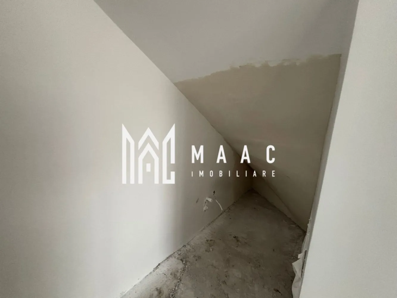 Casa Quadruplex | 2 Locuri de parcare | Curte 170MP | Balcon
