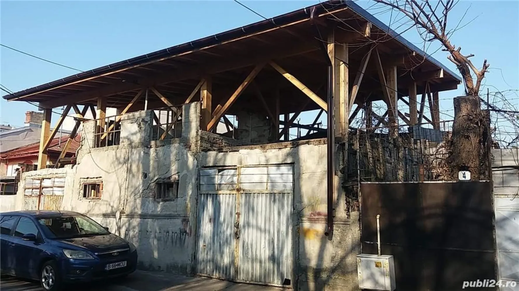 Vanzare cladire garaj - Cadire garaj, sector 1 Bucuresti,aproape de stadionul Giulesti. Parter si etaj, teren 137 mp, 130.5 mp,130.5 mp ocupat,suprafata utila 181 mp.
Apa, canalizare, curent 220, 380 v.
Necesita renovare