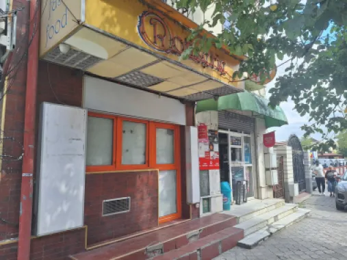 Vand doua spatii comerciale invecinate zona centrala Pta George Cosbuc