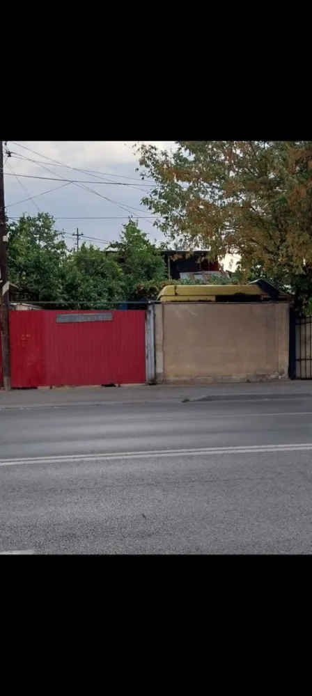 Constructie hala garaj plus teren , 300 mp, Sos. Fundeni, Stradal - Vand constructie hala garaj plus teren , suprafata totala 300 mp, Sos. Fundeni , Stradal, jumatate constructie jumatate curte. VIS-A-VIS de benzinaria LUKOIL.
Se poate folosi pt Atelier, firma, birouri, depozit, etc. Se poate amenaja interiorul si pt locuit, se poate compartimenta, are fundatie rezistenta, placa de beton, mansarda, acoperis. 
Exista bransament curent electric, , apa , canalizare, cu posibilitate bransament gaze si curent 380 chiar la poarta.. P tdetalii sunati la nr 07******84