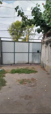 Constructie hala garaj plus teren , 300 mp, Sos. Fundeni, Stradal