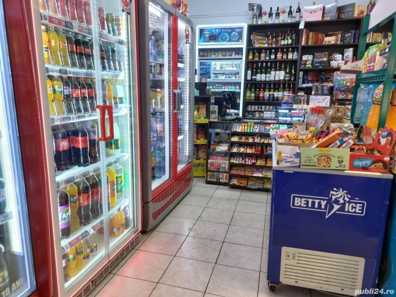 Vand Magazin Alimentar - Vand Magazin Alimentar cu sau fara societate, neplatitor de TVA. Spatiul este inchiriat. Acesta se afla la parterul unui bloc cu 10 etaje, intr-o zona foarte buna, la bulevard, cu vad, vis-a-vis de metrou Dristor, Sector 3.

Spatiul dispune de 45mp si este dotat cu toate cele necesare pentru a porni din start afacerea:

- frigidere de bere, apa, sucuri (2 frigidere Coca Cola nefiind personale)
- vitrina frigorifica (mezeluri, lactate)
- rafturi wenge pal
- tejghea wenge + POS cu gestiune Sedona si imprimanta, plata POS (card)
- aere conditionate

*Separat gestiune de tigari cu POS si casa de marcat (nu mai aveti grija tigarilor!)
**Se vinde cu tot cu stoc de marfa.

Spatiul a fost renovat la sfarsitul anului trecut: zugravit, montat gresie

Daca doriti sa vizionati spatiul, va rog sa sunati la numarul afisat pentru a stabili o intalnire.

Multumesc!