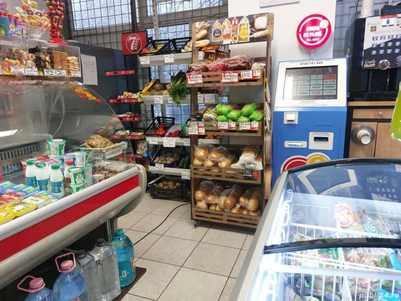 Vand Magazin Alimentar - Vand Magazin Alimentar cu sau fara societate, neplatitor de TVA. Spatiul este inchiriat. Acesta se afla la parterul unui bloc cu 10 etaje, intr-o zona foarte buna, la bulevard, cu vad, vis-a-vis de metrou Dristor, Sector 3.

Spatiul dispune de 45mp si este dotat cu toate cele necesare pentru a porni din start afacerea:

- frigidere de bere, apa, sucuri (2 frigidere Coca Cola nefiind personale)
- vitrina frigorifica (mezeluri, lactate)
- rafturi wenge pal
- tejghea wenge + POS cu gestiune Sedona si imprimanta, plata POS (card)
- aere conditionate

*Separat gestiune de tigari cu POS si casa de marcat (nu mai aveti grija tigarilor!)
**Se vinde cu tot cu stoc de marfa.

Spatiul a fost renovat la sfarsitul anului trecut: zugravit, montat gresie

Daca doriti sa vizionati spatiul, va rog sa sunati la numarul afisat pentru a stabili o intalnire.

Multumesc!