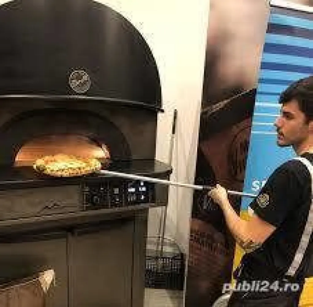 vand restaurant tip Pizzerie - Se vine pizzerie situată in zona centrala a Bucureștiului cu un văd foarte bun fiind chiar la bulevard. Suntem pe piața din anul 2020 cu un potențial mare de dezvoltare iar de-a lungul timpului ne-am format o clientela ce apreciază cu adevărat calitatea. 
Cifra de afacere de 320.000 anual. 

Locație este complet utilată și mobilată profesional pentru efectuarea activiitatiii. 
Chiria totala spațiului comercial este de 2000 lunar. Se pun la dispoziție facturi care însumează investiția in locație inclusiv toate avizele și Autorizațiile de funcționeare. 
Pentru mai multe informații nu ezitați sa ne contactați.