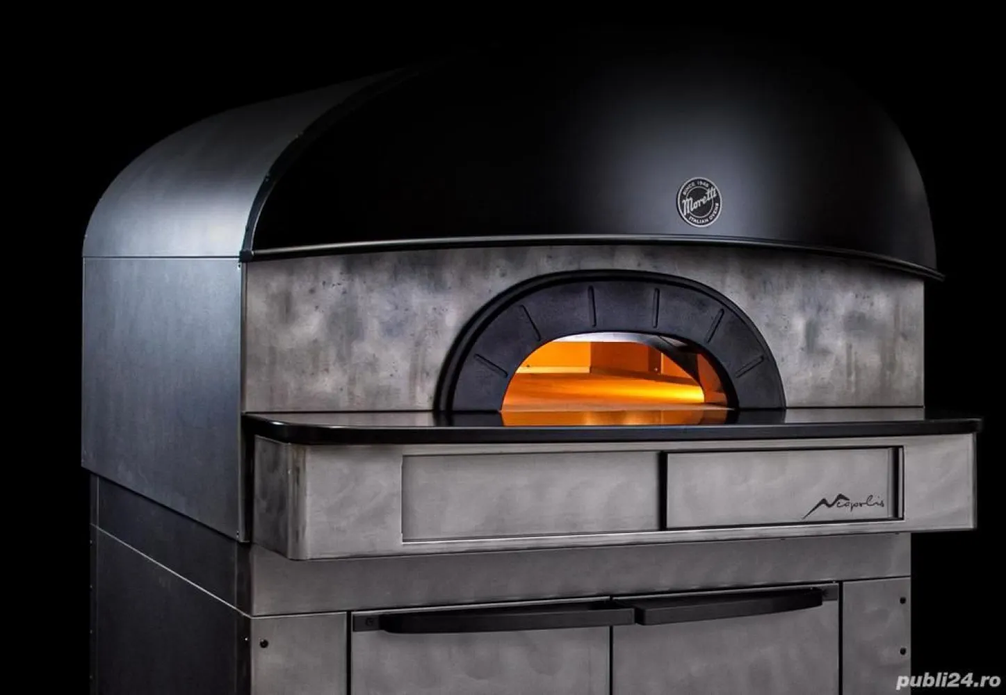 vand restaurant tip Pizzerie - Se vine pizzerie situată in zona centrala a Bucureștiului cu un văd foarte bun fiind chiar la bulevard. Suntem pe piața din anul 2020 cu un potențial mare de dezvoltare iar de-a lungul timpului ne-am format o clientela ce apreciază cu adevărat calitatea. 
Cifra de afacere de 320.000 anual. 

Locație este complet utilată și mobilată profesional pentru efectuarea activiitatiii. 
Chiria totala spațiului comercial este de 2000 lunar. Se pun la dispoziție facturi care însumează investiția in locație inclusiv toate avizele și Autorizațiile de funcționeare. 
Pentru mai multe informații nu ezitați sa ne contactați.