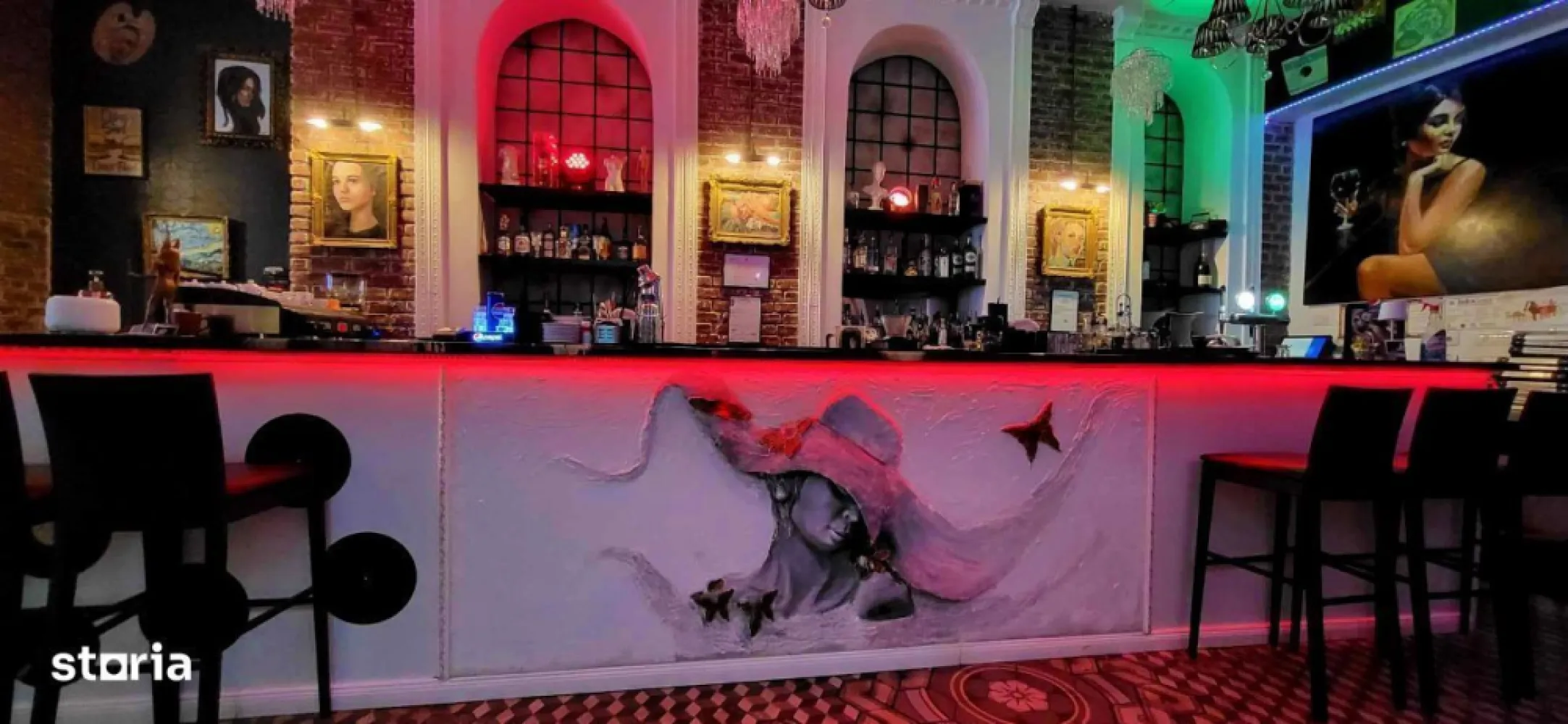 BRASADAS vinde Afacere la cheie Centrul Vechi Pub / Bistro. - Agenția imobiliara BRASADAS vinde afacere la cheie, situata in centrul vechi din Bucuresti, o zona cu un vad mare si cu o clientela deja formata.
Firma functioneaza din 2018, locatia este deschisa din 2020 si functioneaza in continuare. (Optional se poate preda fara firma)
Afacerea dispune de toate actele valabile necesare : Autorizatie de functionare, DSV, DSP, ISU, PRAM, ETC, iar firma nu are datorii.
La preluarea afacerii se ofera toate contactele furnizorilor cu discounturi avantajoase.
Spatiul are o suprafata de 158 mp cu bar si sala de mese, 2 bai pentru clienti, hol, bucatarie, spatiu de depozitare, birou, 2 bai pentru personal + cabina de dus.
Barul si bucataria dispun de toate echipamentele necesare pentru o functionare corecta.
Afacerea se preda cu tot echipamentul si cu toata marfa ramasa.
Pretul chiriei este de 3000 euro. (Usor negociabil)
Pentru mai multe oferte accesați www.brasadas.com.