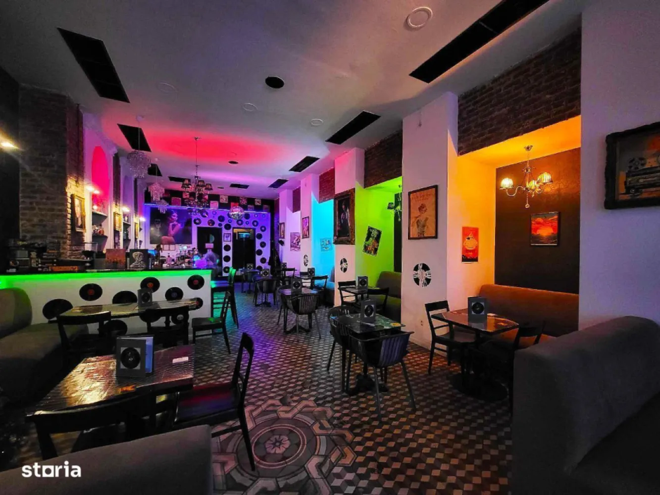 BRASADAS vinde Afacere la cheie Centrul Vechi Pub / Bistro. - Agenția imobiliara BRASADAS vinde afacere la cheie, situata in centrul vechi din Bucuresti, o zona cu un vad mare si cu o clientela deja formata.
Firma functioneaza din 2018, locatia este deschisa din 2020 si functioneaza in continuare. (Optional se poate preda fara firma)
Afacerea dispune de toate actele valabile necesare : Autorizatie de functionare, DSV, DSP, ISU, PRAM, ETC, iar firma nu are datorii.
La preluarea afacerii se ofera toate contactele furnizorilor cu discounturi avantajoase.
Spatiul are o suprafata de 158 mp cu bar si sala de mese, 2 bai pentru clienti, hol, bucatarie, spatiu de depozitare, birou, 2 bai pentru personal + cabina de dus.
Barul si bucataria dispun de toate echipamentele necesare pentru o functionare corecta.
Afacerea se preda cu tot echipamentul si cu toata marfa ramasa.
Pretul chiriei este de 3000 euro. (Usor negociabil)
Pentru mai multe oferte accesați www.brasadas.com.