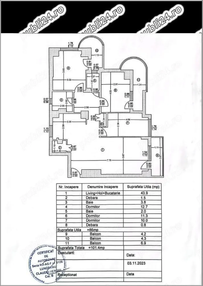 Apartament 4 camere, Bucuresti, Militari, Iuliu Maniu - Apusului - Un apartament cu totul special , au spus absolut toti prietenii nostri care ne-au calcat pragul de-a lungul vremii. Suntem proprietarii acestui apartament inca de dinainte ca blocul sa fie construit(da, asa era pe vremea aceea) iar acum a venit vremea sa lasam si pe altii sa se bucure de el.

Un living imens cu bucatarie deschisa, trei dormitoare, doua bai, o camara, o debara si trei balcoane generoase, suprafata totala de 101.4 mp. Cea mai mare parte a apartamentului este cu fata la soare, fiind inundat de lumina naturala. Balcoanele inchise dau un plus natural de caldura iarna, de racoare vara si de liniste de parca nu ai zice nicicum ca blocul este la bulevard. Da, blocul este chiar la bulevard, un mare plus in inima cartierului Militari. Cand iesi de pe aleea blocului, indiferent ca o iei la stanga sau la dreapta, la doar 4 minute de mers pe jos ai metroul(Pacii sau Gorjului, noi suntem chiar intre statii), apoi ai liniile de autobuze si troleibuze chiar sub balcoane. Pentru cumparaturi zilnice trebuie doar sa traversezi bulevardul si intri direct intr-un Mega Image, cand ai nevoie de orice fel de medicamente la parterul blocului gasesti o adevarata salbă de farmacii, cam toate brandurile de pe piata. Ai nevoie sa scoti niste bani din bancomat, ai 4 banci la maxim 100 de metri distanta de bloc.

3 cofetarii, 3 saloane de infrumusetare, pietele Apusului si Gorjului la 5 minute de mers pe jos, practic ai aproape tot ce are nevoie o familie mare care locuieste in 4 camere. Desigur, mai ai privilegiul de a iesi din Bucuresti in doar cateva minute spre Autostrada catre Pitesti.

Am lasat la final poate cele mai importante informatii pentru familiile cu copii, anume ca variantele de scoli si gradinite(de stat ori private) sunt nenumarate, iar pentru a ajunge la ele nu trebuie sa te sui in masina, le gasesti in maxim 5 minute in orice directie ai merge. Masina poate ramane linistita in parcarea ADP, loc rezervat la mai putin de un minut de mers pe jos de la scara blocului.
Blocul este anvelopat de primarie, are camere de supraveghere la tot pasul, lumini cu senzori pe alee, un lift modern si curatenie cat cuprinde. Insa, poate cel mai important aspect este ca cei care il locuiesc, in mare parte, il locuiesc de cand a fost dat in folosinta, din generatie in generatie, asa cum si noi am mostenit apartamentul de la parintii nostri.
A sosit vremea acum sa ne intoarcem langa parinti, undeva la curte, si sa lasam pe altii sa se bucure de aceasta casa frumoasa. Noi ii spunem mai degraba casa, pentru ca avem vecini pe care ii vedem, cu care vorbim, schimbam ganduri si impresii, unii foarte tineri, altii la varsta parintilor nostri. Nu ne amintim sa fi vazut restante la intretinere si categoric niciodata nu am vazut sau auzit ca cineva sa cheme politia pentru deranj de orice natura.

Cam aceasta e povestea casei de care ne vom desparti cu greu, dar care suntem convinsi ca isi va gasi proprietari asa cum se cuvine. 

Cateva chestiuni tehnice:
- locuinta se poate vinde semimobilata sau fara mobilier
- in apartament exista conexiune la cablu Tv si conexiune prin fibra optica pentru internet
- aparatul imens de aer conditionat instalat in living face fata foarte bine daca este nevoie atat de aer rece cat si de aer cald in toata casa
- camara generoasa prinde extrem de bine oricarei gospodine
- retelele de curent(lumini si prize) si cea de termoficare NU sunt de cand este blocul, ci reinstalate de noi si pot fi folosite fara niciun fel de probleme pentru inca o viata de om. - cele 3 balcoane inchise, permit depozitarea tuturor lucrurilor pe care le strange o familie mare in foarte multi ani de zile.

- intregul spatiu al apartamentului a fost modificat si recompartimentat in timp(cu aprobarile legale necesare), dupa nevoile noastre.
- toata documentatia este pregatita pentru vanzarea in orice moment(apartamentul nu este locuit acum si poate fi vandut oricand), iar cumparatorii cu credit bancar nu sunt o problema pentru noi. 
Suntem proprietari, nu agentie, si va asteptam oricand la vizionare.