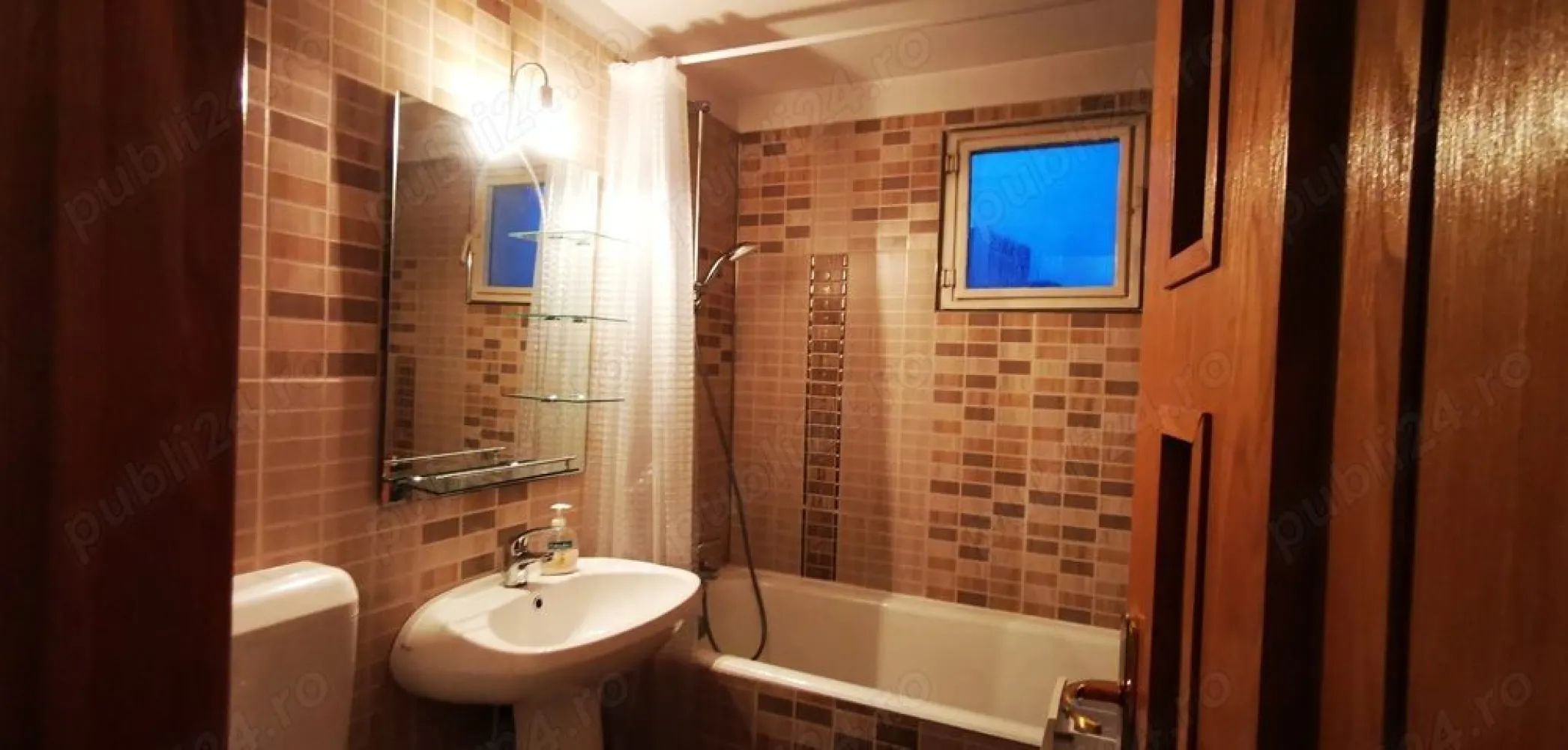 Piața berceni PROPRIETAR Spit bagdasar obregia - PROPRIETAR ( )SPAȚIOS, Renovat 2015 total sufragerie 2023,mai necesita revopsire unele locuri(bucătărie, 1balcon...),, 4 CAM, 8 8+scara liftului, 1982,ZONA VERDE, LOC PARCARE, 100m ȘCOALA GENERALA 133 PLUS GRADINITA, PARC 20m, STAȚIE AUTOBUZ 232etc 30m, între M APĂRĂTORII PATRIEI ȘI PIAȚA SUDULUI(MALL SUN PLAZA), 7FARMACII 50m, PİATA AGROALIMENTARA 150m, BĂNCI BCR etc 30m, OPostal8 300m, F APROAPE MEGA IMAGE, LIDL, magazine mici diverse,CLINICI, Grădiniță Particulara 1 stație autobuz
2 BALCOANE, 1 BAIE, 1WC serviciu cu cadita "pătrățel", 3 foste debarale făcute dulap), 1aer condiționat, fără centrala termica
Întreținerea 4 camere 1pers iarna 400-550RON
Blocul urmează a fi anvelopat în curând
Pot SCHIMBA CU 2 CAMERE ZONA APROPIATA sau S1, plus diferența 60000euro(aprox)
 (țeavă galbena gaz pt centrala la 3 m de ușă) 
Tur video call wtsp zero 7doi șase, patru nouă, doi opt, șapte opt :) cu anunț prealabil 

Dacă se dorește COMPLET mobilat (sufrageria+1dormitor noi 2023) plus(sau nu :)...) 1234 euro :)