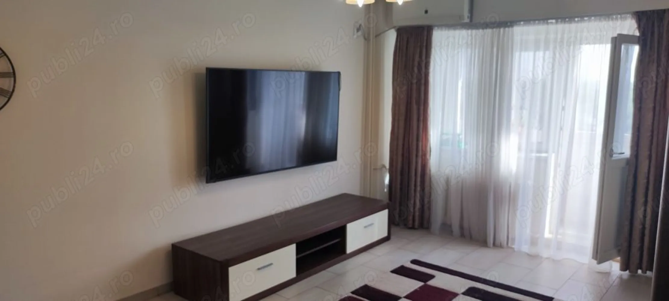 Apartament 4 camere Calea Văcărești - Proprietar vând apartament 4 camere, Calea Văcărești, proximitate Sun Plaza, metrou Piata Sudului 8 minute, parc Lumea Copiilor 5 minute. 
Orientare est sud, 2 balcoane închise, 2 bai, gresie, termopane, 2 AC, frigider, mașină de spălat, parțial mobilat.
Instalație electrică refăcută Cu. Construit 1988. Renovat 2018.
Parcare ADP.
Disponibil imediat.
Nu colaborez cu agenții intermediari