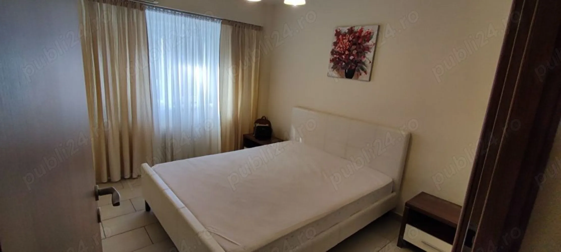 Apartament 4 camere Calea Văcărești - Proprietar vând apartament 4 camere, Calea Văcărești, proximitate Sun Plaza, metrou Piata Sudului 8 minute, parc Lumea Copiilor 5 minute. 
Orientare est sud, 2 balcoane închise, 2 bai, gresie, termopane, 2 AC, frigider, mașină de spălat, parțial mobilat.
Instalație electrică refăcută Cu. Construit 1988. Renovat 2018.
Parcare ADP.
Disponibil imediat.
Nu colaborez cu agenții intermediari