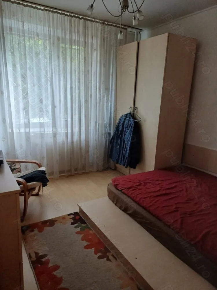 4 camere Dristor-metrou - Dristor- metrou 
 parter 8, semidecomandat, 82mp, construcție 1984,centrală termică, loc parcare. 
Apartamentul este într-un imobil curat,civilizat, aproape de școli, grădinițe, centre comerciale, etc.