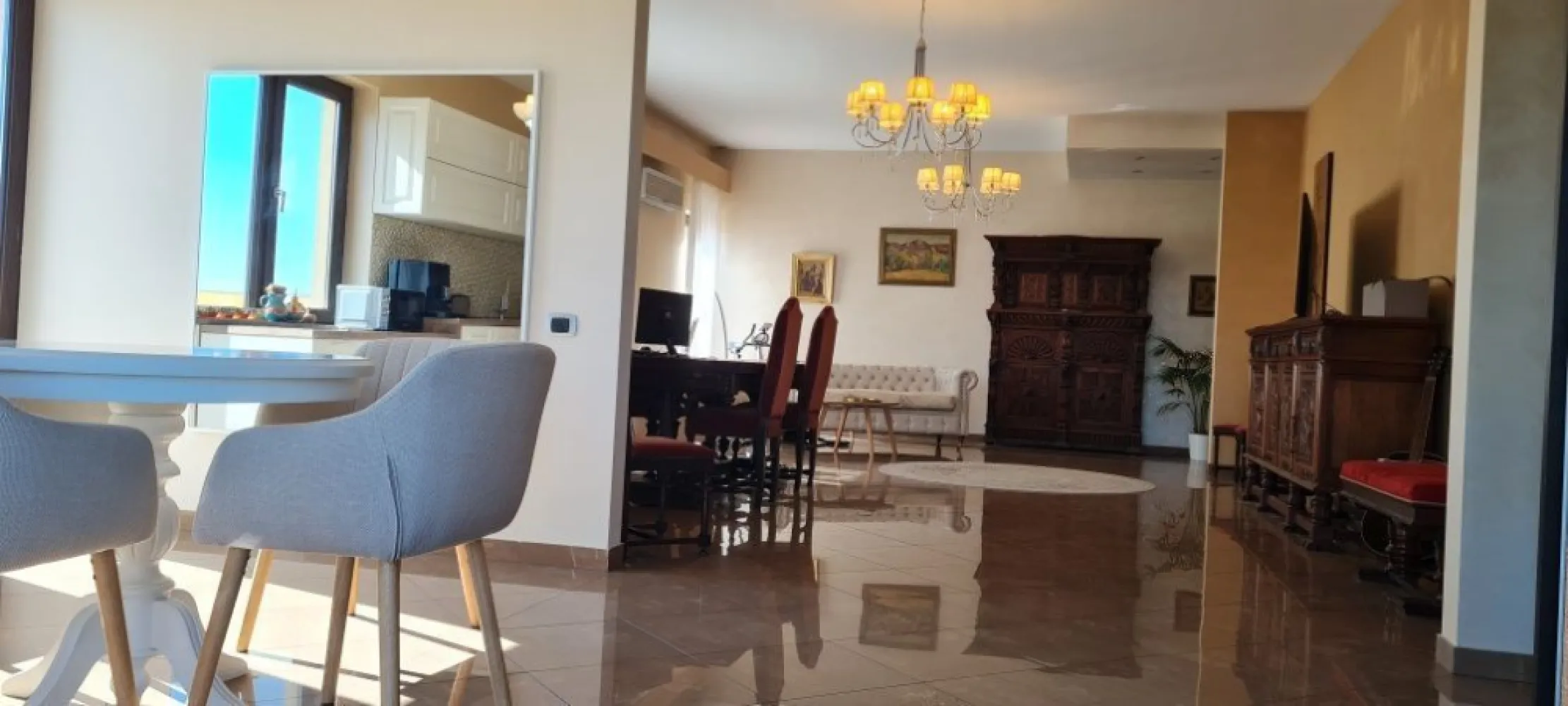 Apartament spectaculos penthouse Dr. Taberei - Apartament 420 mp, cu 3 dormitoare mari ensuite (cu baie si terasa proprie), living imens, bucatarie openspace, terase mari, uscatorie, 2 locuri de parcare in garaj subteran si boxa proprie, total 4 bai. 200 mp util, 200 mp terase, 20 mp boxă.
Proprietar. NU doresc colaborare cu agentii, nu deranjati inutil!
Eliberabil imediat. Bloc super-curat, comunitate armonioasa. Magazine, scoli, transport in imediata apropiere.
Mobilat integral.
Video la cerere.