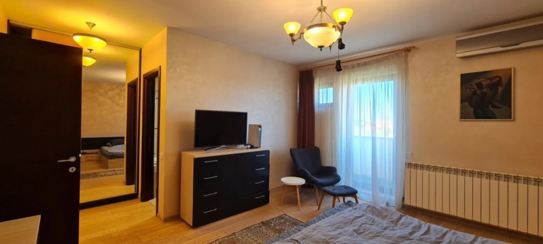 Apartament spectaculos penthouse Dr. Taberei - Apartament 420 mp, cu 3 dormitoare mari ensuite (cu baie si terasa proprie), living imens, bucatarie openspace, terase mari, uscatorie, 2 locuri de parcare in garaj subteran si boxa proprie, total 4 bai. 200 mp util, 200 mp terase, 20 mp boxă.
Proprietar. NU doresc colaborare cu agentii, nu deranjati inutil!
Eliberabil imediat. Bloc super-curat, comunitate armonioasa. Magazine, scoli, transport in imediata apropiere.
Mobilat integral.
Video la cerere.