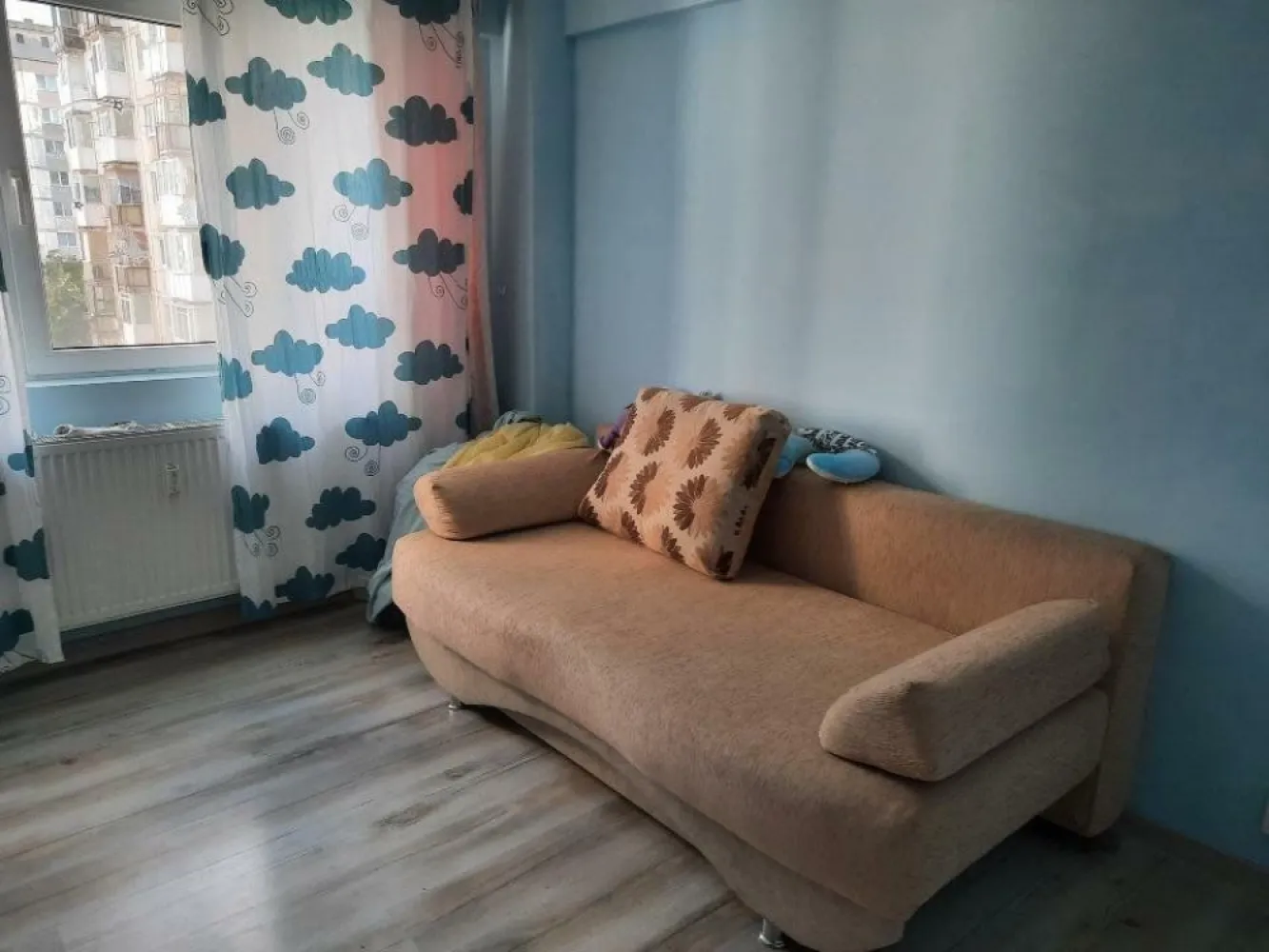De vânzare apartament 4 camere Militari Veteranilor