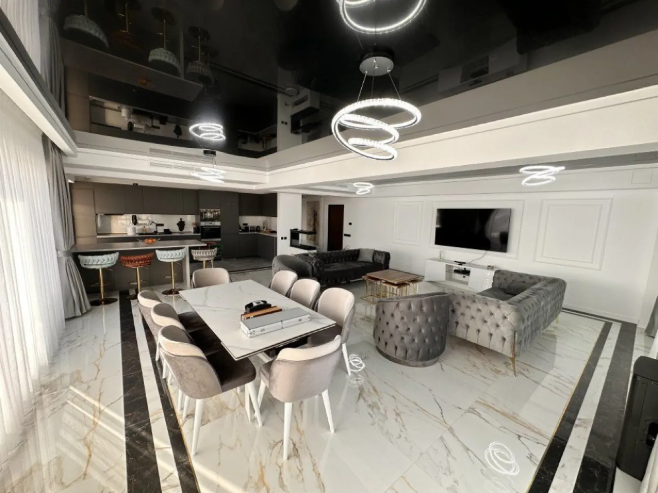 Penthouse exclusivist, 650 mp, Unirii-Alba Iulia-Mall Vitan CRYPTO Accept - Descoperiti Eleganta Suprema in Inima Bucurestiului!

Va invitam sa va indragostiti de rafinamentul si luxul definitiv in acest penthouse extraordinar, situat intr-o locatie unica in zona Unirii-Alba Iulia-Mall Vitan. Cu o suprafata generoasa mde 210 metri patrati utili, acesta reprezinta o bijuterie imobiliara care imbina opulenta cu eleganta intr-un mod desavarsit gandita si creata de un designer italian (Michele Drill).

Caracteristicile deosebite includ nu doar dimensiunile impresionante, ci si terasele sale magice, totalizand 450 metri patrati, oferind privelisti panoramice ale intregului Bucuresti. Admirati Palatul Parlamentului, Catedrala Mantuirii Neamului, Mall Vitan si Zona Unirii si Mihai Bravu in toata splendoarea lor.

Aceasta locuinta exceptionala este complet mobilata si utilata, gata pentru a va primi imediat, doar cu hainele. De la masina de spalat rufe si vase, fier de calcat, frigider, aparat de cafea, fierbator, pana la TV cu ambilight, pat cu masaj si "0 gravity", leduri ambientale dinamice pe terasa, bucatarie de vara si mobilier Chesterfield - fiecare detaliu a fost ales cu grija pentru a va oferi o experienta de viata fara cusur.

Cele trei dormitoare si baile elegante cu oglinzi bronz cu leduri completeaza aceasta oaza de confort si rafinament. Baile sunt dotate cu sanitare Grohe, Villeroy & Boch. 
Bucataria spatioasa open space si insula, cu cele mai noi echipamente (gratar pe gaz cu 3 zone de gatire, plita inductie, cuptor microunde, cuptor normal electric incorporabile, aparat cafea Nespresso, prajitor paine 2x2, fierbator) devine centru de creatie culinara, iar livingul cu design sofisticat si vedere panoramica va asteapta pentru momente relaxante alaturi de cei dragi.

Acest penthouse de exceptie este pregatit sa devina locuinta in care visele prind viata. Descoperiti fiecare secret al acestei proprietati unice si transformati-o in caminul dvs. exclusivist. Acceptam plata cu criptomonede, aducand un element modern si inovator in aceasta experienta de cumparare. Pentru mai multe informatii sau pentru a programa o vizionare, va stam la dispozitie.

Accept plata in Crypto.