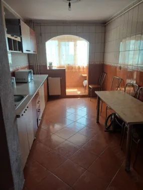Vând apartament 4 camere