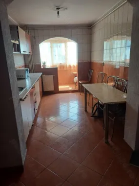 Vând apartament 4 camere