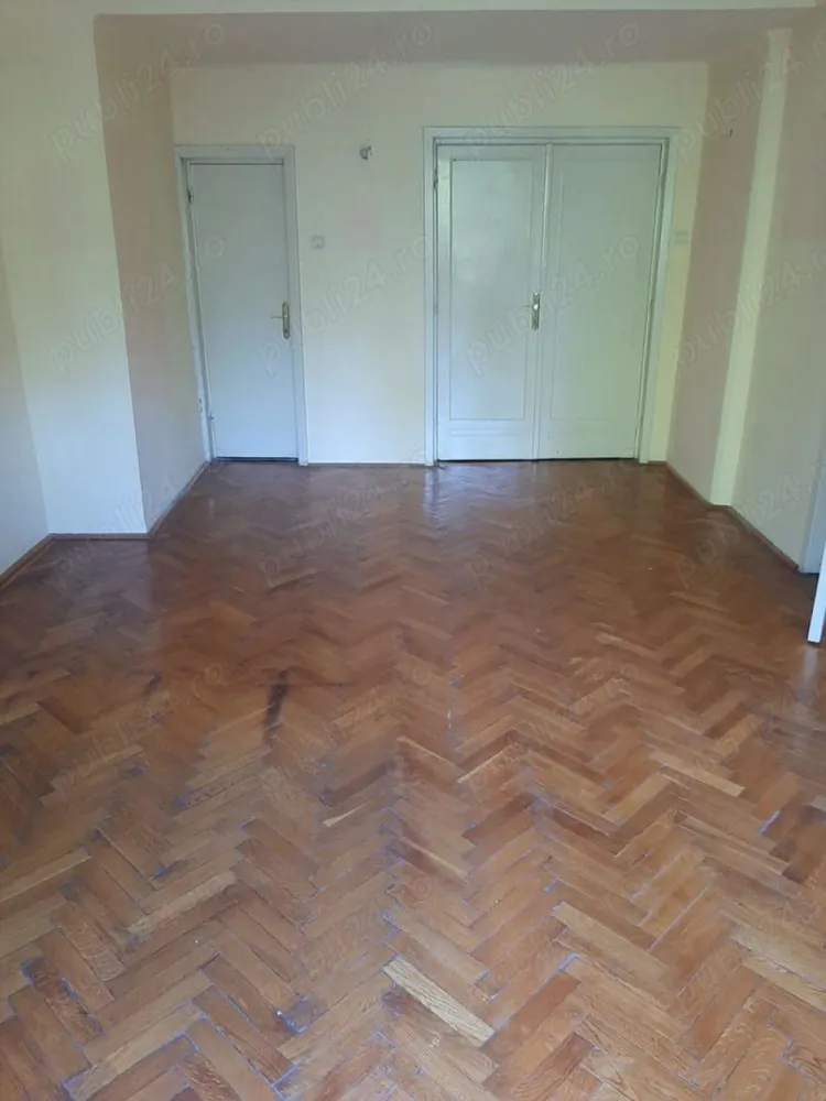 Vând apartament 185mp la Cișmigiu - Proprietar! Vând apartament 6 camere la Cișmigiu 185 mp compus din 6 camere, bucătărie, 3 grupuri sanitare, 2 balcoane și o terasa plus alte dependințe, apartamentul se afla la etajul 1 al unui bloc de 8 etaje monument istoric și cu risc seismic 1, blocul a fost construit între 1935-1939, dispune de lift este din cărămidă cu stâlpi din beton, se afla la întrare în Cișmigiu adresa find Intrarea Victor Eftimiu nr 9 prețul este de 350000 euro negociabil. !!! Fără intermediari !!!
Mulțumesc pt înțelegere.