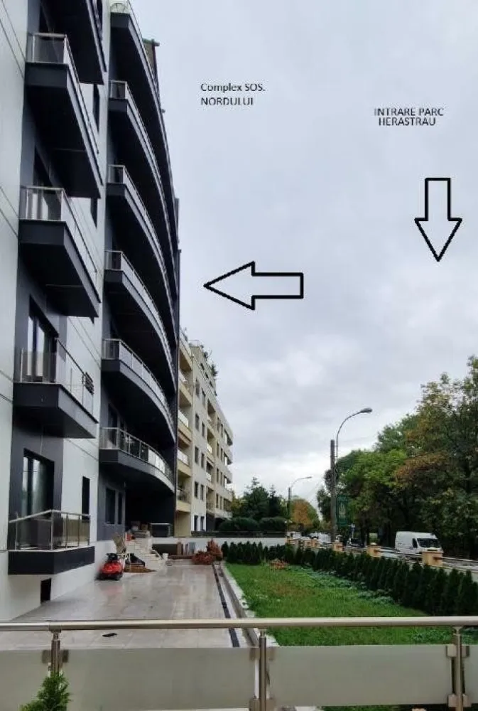 PENTHOUSE DE LUX CU VEDERE LA PARCUL HERASTRAU - Descoperă unităţile rezidenţiale finalizate din apropierea parcului Herastrau, cu cele mai spectaculoase privelişti ce pot fi savurate de la balcoanele unora dintre cele mai bine amplasate apartamente si penthouse-uri din Bucuresti. 

Penthouse-ul face parte dintr-un ansamblul rezidential situat pe sos. Nordului, intr-o zona linistita la câţiva paşi distanţă faţă de Parcul Herăstrău, cel mai mare parc din zona de nord a Bucureştiului. 
Acest complex de apartamente, beneficiaza de un design deosebit, finisajele fiind de înaltă calitate, de un design sofisticat, spaţii verzi şi vederi panoramice.
Penthouse-urile au priveliste spre parcul Herastrau, complet finisate si pregatite pentru a fi locuite.

Materiale durabile;
Eficienţă energetică;
Sisteme de instalare cu poluare scăzută;
Calitate excelentă a mediului interior.

Caracteristici imobil:
Structura imobilui este din beton armat.
Cladirea este izolata termic cu polistiren de 10cm.
Compartimentarile sunt realizate din caramida BCA, placate cu gips carton si finisate cu vopsea lavabila de culoare alba.
Baile sunt placate cu gresie si faianta.
Tamplarie PVC negru cu geam tripan.
Glafuri din piatra naturala.
Fatada dinspre curtea interioara este acoperita cu decorativa de culoare bej.
Fatada publica este acoperita cu placaj compozit de culoare negru si alb cu intarsii de banda led.
Centrale termice pe gaz Viessmann, cu boier, individuale pentru fiecare apartament.
Instalatii sanitare si termice realizate cu conducte din PP-R Aquatherm si PEX-A Uponor.
Instalatii incalzire in pardoseala realizate cu sistem Uponor.
Instalatii climatizare inverter Starway, multisplit cu distributie prin grile ingropate.
Usi interioare culoare mahon.
Terase acoperite cu gresie antiderapanta flotanta.
Balcoane curte interioara placate cu gresie.
Usi metalice furniruite la intrarea in apartamente.
Pordoseli placate cu gresie imitatie lemn.
Balustrade din otel inox cu parapet din sticle securizata.
Garaj subteran finisat cu vopsea lavabila alba

Printre atracţiile acestui complex exclusivist situat pe Sos. Nordului se numără:
PARCUL HERASTRAU 0KM/0 MIN
SATUL FRACEZ 450M/ 2 MIN
STATIE METROU AUREL VLICU 2,4 KM/7 MIN
ARCUL DE TRIUMF 3,3 KM/10 MIN
AEROPORTUL BANEASA 3,4KM/10MIN
PIATA VICTORIEI 4,2 KM/13 MIN
MALL BANEASA 5KM/12 MIN
HOTEL RAMADA 800M/4 MIN
plus multe restaurante de elită pe drumul principal şi pe lac. Accesul rapid la şcolile internaţionale şi centrele de birouri comerciale din Pipera reprezintă, de asemenea, un atu. Saloane moderne de înfrumuseţare şi săli de fitness sunt disponibile în imediata apropiere. Distanţa până în centrul oraşului este una foarte scurtă, 5 minute faţă de Piaţa Charles de Gaulle, iar conexiunea cu Aeroportul Internaţional Henri Coandă este, de asemenea, rapidă şi uşoară.
Penthouse â€“ cu 5 camere, suprafata 550 mp â€“ 2.000.000 Euro + TVA
Apartamentele cu 4 camere: SUPRAFEŢE: 240 mp â€“ 247 mp.PREŢ: 800.000 â€“ 830.000 EURO + TVA Apartamentele cu vedere spre parcul Herastrau â€“ 830.000 Euro + TVA 
Apartamentele cu vedere spre zona Baneasa â€“ 800.000 Euro + TVA 

DIRECT DEZVOLTATOR, COMISION 0%