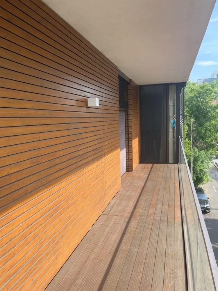 Apartament 3 camere, 109 mp, cartier Floreasca - Vând apartament 109mp utili și 120mp construiți in cartier Floresca. 
- 3 camere
- 3 bai
- Bucatarie mobilată si utilată 
- Garaj cu boxa
Pret: 
500.000€ - fara garaj
550.000€ - cu garaj
( ușor negociabil) fără agenții. Se vinde exact cum este in poze