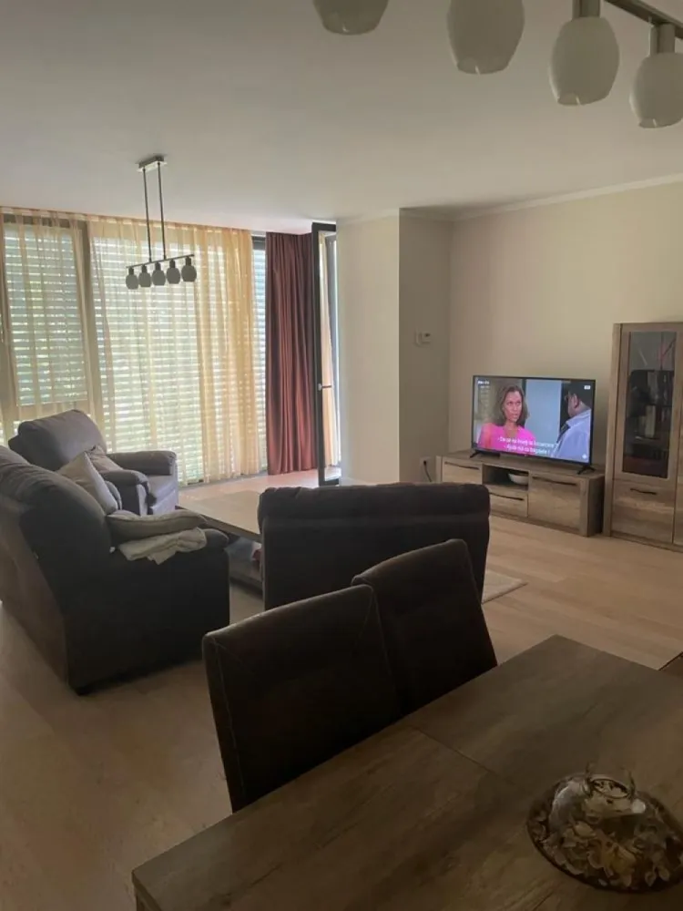 Apartament 3 camere, 109 mp, cartier Floreasca - Vând apartament 109mp utili și 120mp construiți in cartier Floresca. 
- 3 camere
- 3 bai
- Bucatarie mobilată si utilată 
- Garaj cu boxa
Pret: 
500.000€ - fara garaj
550.000€ - cu garaj
( ușor negociabil) fără agenții. Se vinde exact cum este in poze